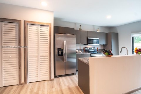 Townhouse in Florida City, Florida 3 bedrooms, 140.93 sq.m. № 1798899 - photo 5
