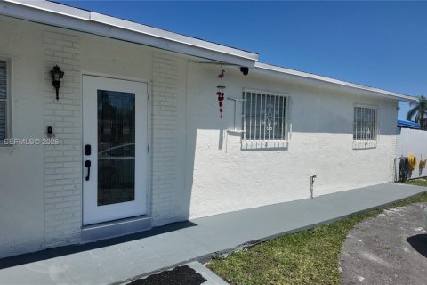 Casa en venta en Homestead, Florida, 3 dormitorios, 98.1 m2 № 2066799 - foto 2