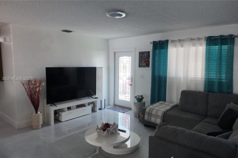 Casa en venta en Homestead, Florida, 3 dormitorios, 98.1 m2 № 2066799 - foto 5