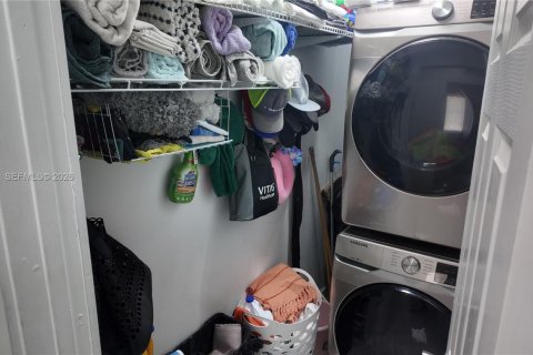 Casa en venta en Homestead, Florida, 3 dormitorios, 98.1 m2 № 2066799 - foto 24