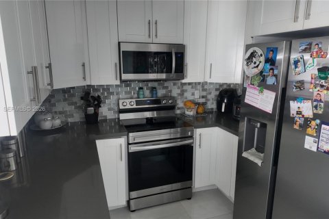 Casa en venta en Homestead, Florida, 3 dormitorios, 98.1 m2 № 2066799 - foto 12