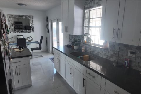 Casa en venta en Homestead, Florida, 3 dormitorios, 98.1 m2 № 2066799 - foto 13