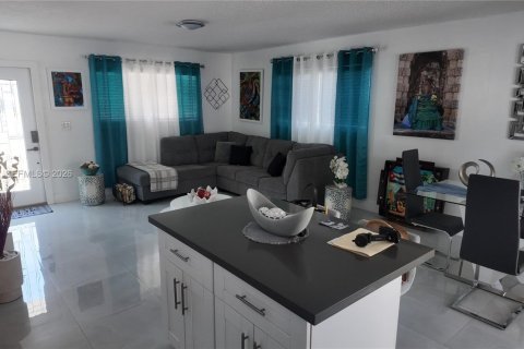 Casa en venta en Homestead, Florida, 3 dormitorios, 98.1 m2 № 2066799 - foto 10