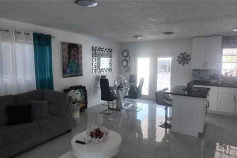 Casa en venta en Homestead, Florida, 3 dormitorios, 98.1 m2 № 2066799 - foto 7