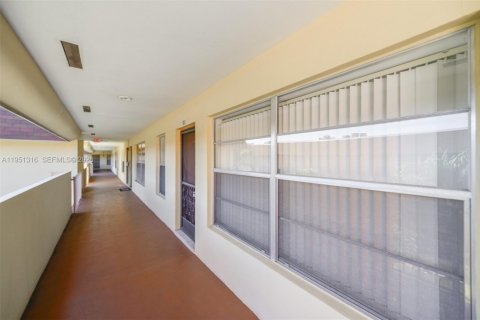 Condominio en venta en Lauderdale Lakes, Florida, 2 dormitorios, 85.47 m2 № 2153138 - foto 7