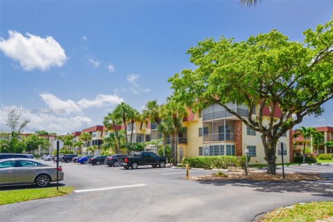 Condominio en venta en Lauderdale Lakes, Florida, 2 dormitorios, 85.47 m2 № 2153138 - foto 2