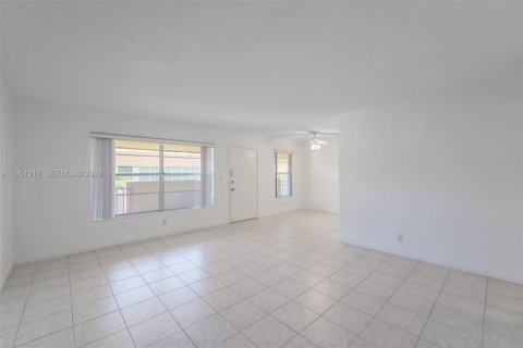 Condominio en venta en Lauderdale Lakes, Florida, 2 dormitorios, 85.47 m2 № 2153138 - foto 9