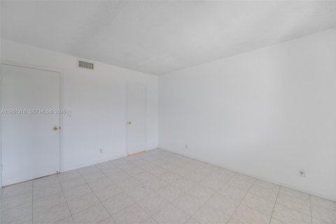 Condominio en venta en Lauderdale Lakes, Florida, 2 dormitorios, 85.47 m2 № 2153138 - foto 17