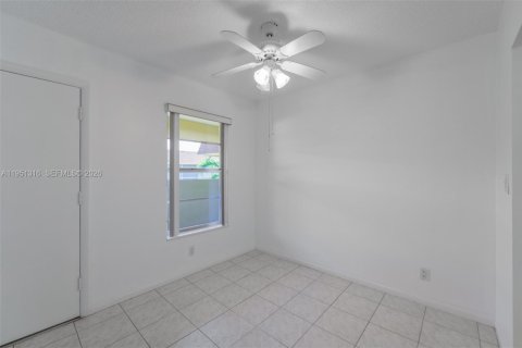 Condominio en venta en Lauderdale Lakes, Florida, 2 dormitorios, 85.47 m2 № 2153138 - foto 10