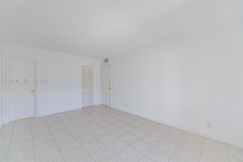Condominio en venta en Lauderdale Lakes, Florida, 2 dormitorios, 85.47 m2 № 2153138 - foto 22