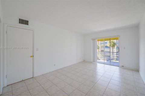 Condominio en venta en Lauderdale Lakes, Florida, 2 dormitorios, 85.47 m2 № 2153138 - foto 23