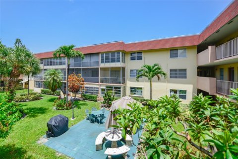 Condominio en venta en Lauderdale Lakes, Florida, 2 dormitorios, 85.47 m2 № 2153138 - foto 1