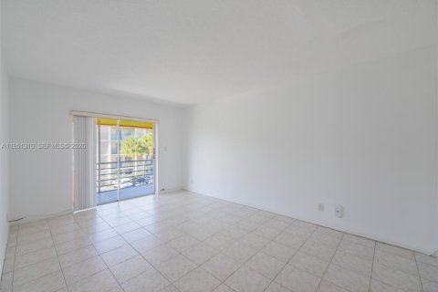Condominio en venta en Lauderdale Lakes, Florida, 2 dormitorios, 85.47 m2 № 2153138 - foto 12