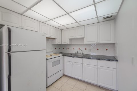 Condominio en venta en Lauderdale Lakes, Florida, 2 dormitorios, 85.47 m2 № 2153138 - foto 25