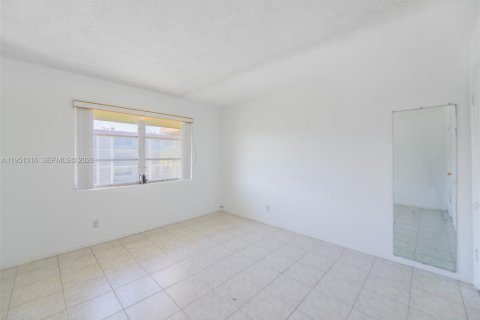 Condominio en venta en Lauderdale Lakes, Florida, 2 dormitorios, 85.47 m2 № 2153138 - foto 13