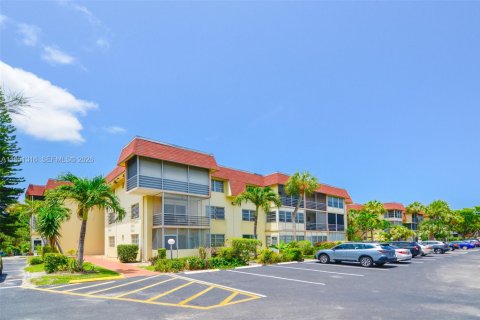 Condominio en venta en Lauderdale Lakes, Florida, 2 dormitorios, 85.47 m2 № 2153138 - foto 3