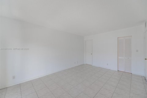 Condominio en venta en Lauderdale Lakes, Florida, 2 dormitorios, 85.47 m2 № 2153138 - foto 21