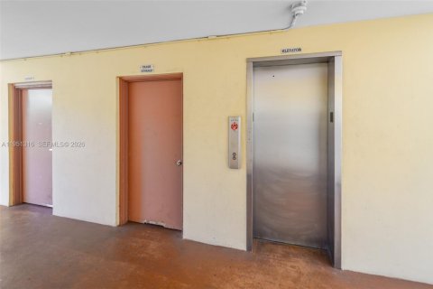 Condominio en venta en Lauderdale Lakes, Florida, 2 dormitorios, 85.47 m2 № 2153138 - foto 8