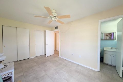 Condo in Bradenton, Florida, 2 bedrooms  № 2200044 - photo 23