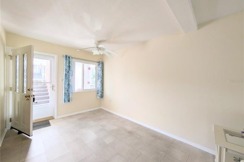 Condo in Bradenton, Florida, 2 bedrooms  № 2200044 - photo 13