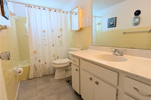 Condo in Bradenton, Florida, 2 bedrooms  № 2200044 - photo 22
