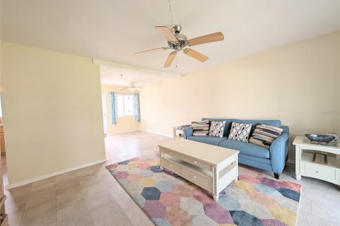 Condo in Bradenton, Florida, 2 bedrooms  № 2200044 - photo 9