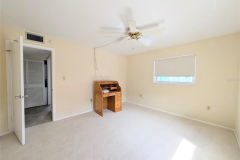 Condo in Bradenton, Florida, 2 bedrooms  № 2200044 - photo 18