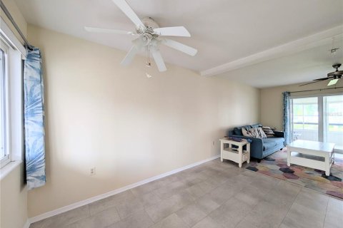 Condo in Bradenton, Florida, 2 bedrooms  № 2200044 - photo 25