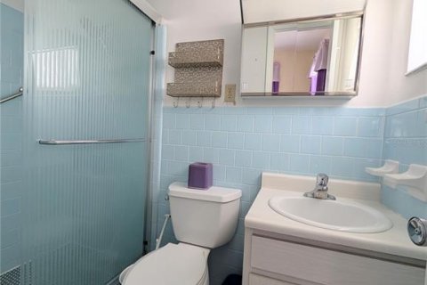 Condo in Bradenton, Florida, 2 bedrooms  № 2200044 - photo 20