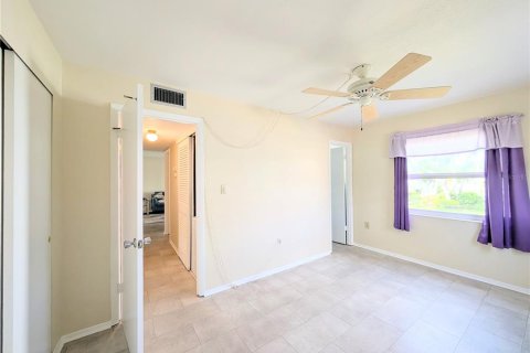 Condo in Bradenton, Florida, 2 bedrooms  № 2200044 - photo 24