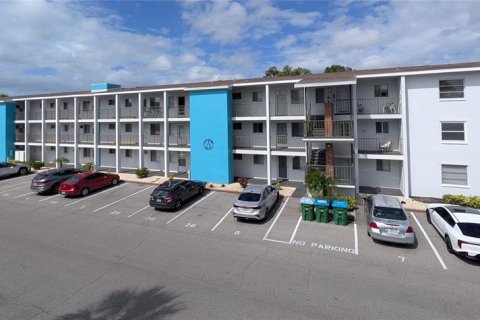 Condo in Bradenton, Florida, 2 bedrooms № 2200044