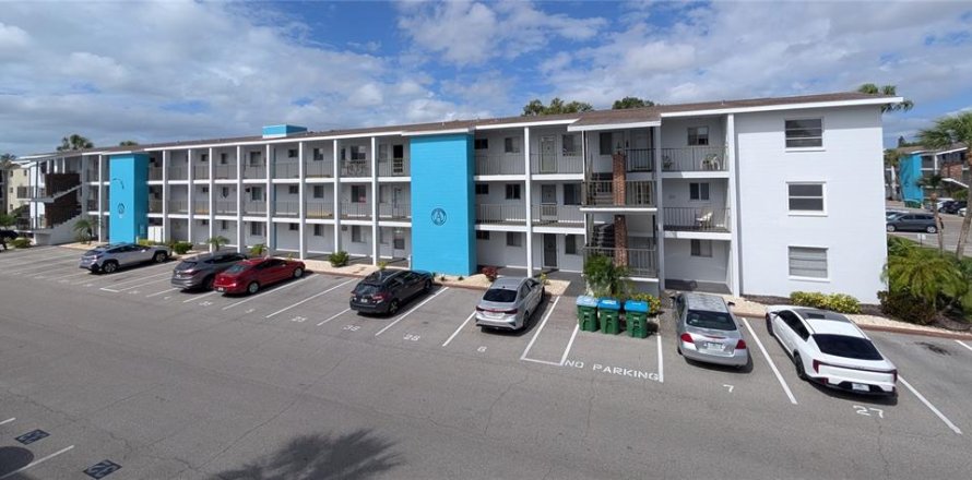 Condo in Bradenton, Florida, 2 bedrooms  № 2200044