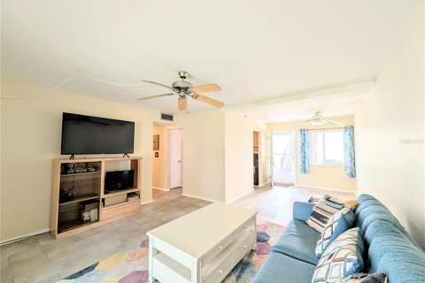 Condo in Bradenton, Florida, 2 bedrooms  № 2200044 - photo 12