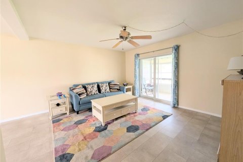 Condo in Bradenton, Florida, 2 bedrooms  № 2200044 - photo 10