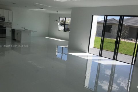 House in Homestead, Florida 4 bedrooms, 237.46 sq.m. № 1861648 - photo 14