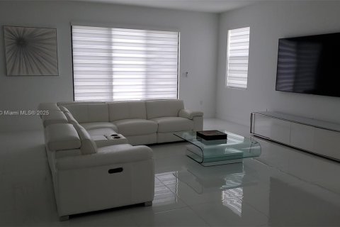 House in Homestead, Florida 4 bedrooms, 237.46 sq.m. № 1861648 - photo 9