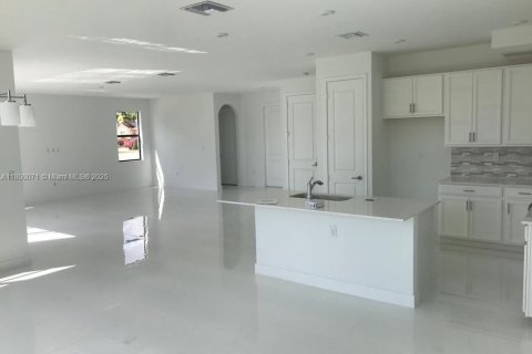 House in Homestead, Florida 4 bedrooms, 237.46 sq.m. № 1861648 - photo 15