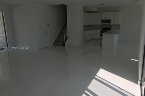 House in Homestead, Florida 4 bedrooms, 237.46 sq.m. № 1861648 - photo 13