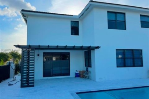 House in Homestead, Florida 4 bedrooms, 237.46 sq.m. № 1861648 - photo 7