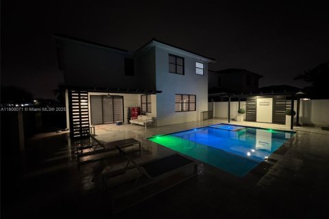 House in Homestead, Florida 4 bedrooms, 237.46 sq.m. № 1861648 - photo 28
