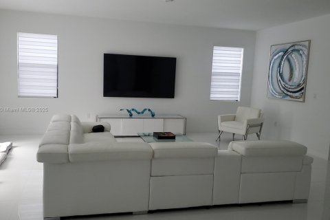 House in Homestead, Florida 4 bedrooms, 237.46 sq.m. № 1861648 - photo 17