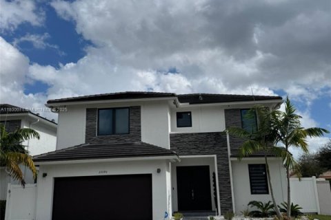 House in Homestead, Florida 4 bedrooms, 237.46 sq.m. № 1861648 - photo 1