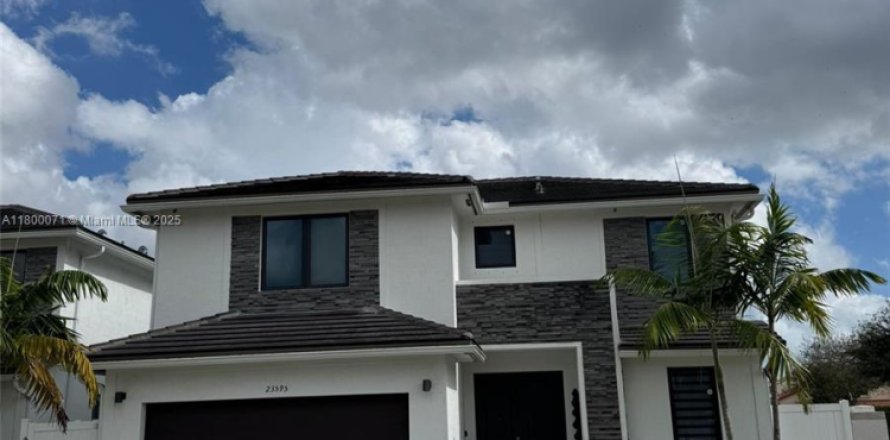 House in Homestead, Florida 4 bedrooms, 237.46 sq.m. № 1861648