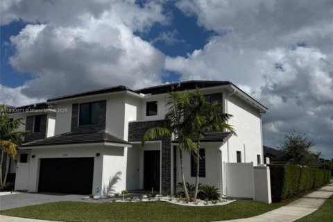 House in Homestead, Florida 4 bedrooms, 237.46 sq.m. № 1861648 - photo 2