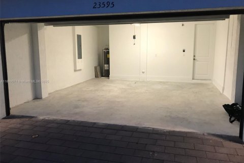 House in Homestead, Florida 4 bedrooms, 237.46 sq.m. № 1861648 - photo 25