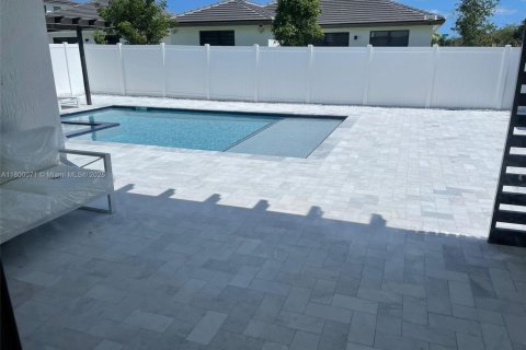 House in Homestead, Florida 4 bedrooms, 237.46 sq.m. № 1861648 - photo 3