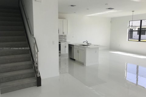 House in Homestead, Florida 4 bedrooms, 237.46 sq.m. № 1861648 - photo 11