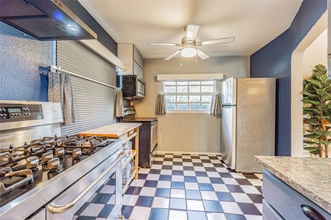 Casa en venta en Tampa, Florida, 4 dormitorios, 270.9 m2 № 2113978 - foto 20