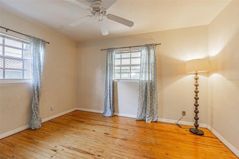 Casa en venta en Tampa, Florida, 4 dormitorios, 270.9 m2 № 2113978 - foto 24