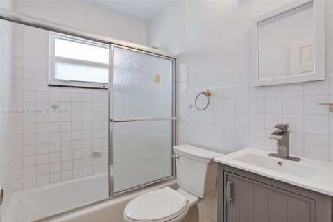 Купить виллу или дом в Маргит, Флорида 3 спальни, 112.23м2, № 1895877 - фото 22